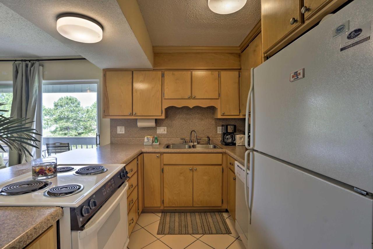 Cozy With Pool Access Walk To Beach! Apartment