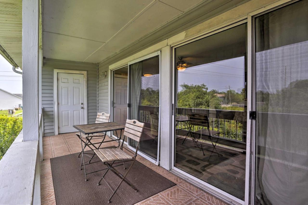 Cozy With Pool Access Walk To Beach! *