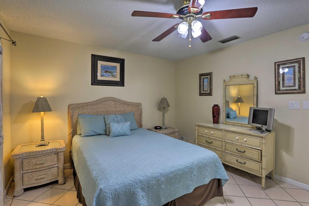 Cozy With Pool Access Walk To Beach! *