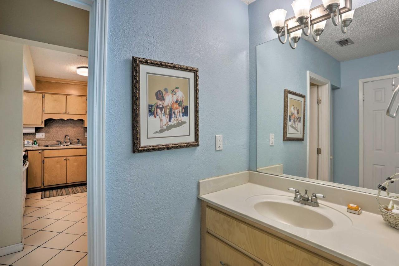 Cozy With Pool Access Walk To Beach! Apartment Destin