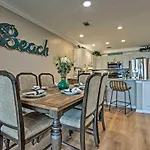 Beachy Lakefront Escape - Walk To The Shore!