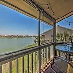 Beachy Lakefront Escape - Walk To The Shore!