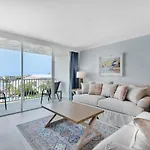 Dolphin Point 404C