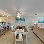 Awesome Home In Destin With Outdoor Swimming Pool And 3 Bedrooms