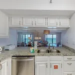 Emerald Towers 605