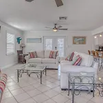 The Back Porch - Is A Relaxing 4 Bedroom 3 Bathroom House On Holiday Isle