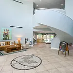 Pelican Beach Resort 1001