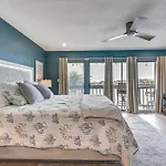 Beachy Lakefront Escape - Walk To The Shore!