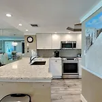 Edgewater 810