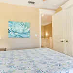 Bright And Modern Townhome Steps To Miramar Beach!