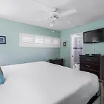 Holiday Surf And Racquet Unit 320