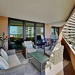 Edgewater 810