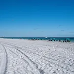 South Bay By The Gulf- Private Beach Access, Community Pool, Foosball