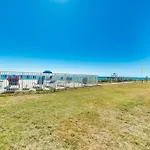 Beach House Condominiums C103 - Beachfront With Pool, Wifi, & Beach Service