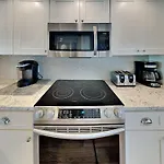 Edgewater 810