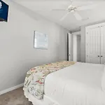 1301 Laurel Grove \
