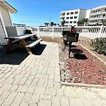 Peaceful Paradise Steps To Beach Pool & Hot Tub