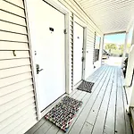 Peaceful Paradise Steps To Beach Pool & Hot Tub