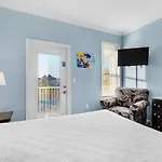 Skips Delight Pool View Pet Friendly
