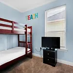 Skips Delight Pool View Pet Friendly