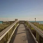 Charming Townhome Shoreline Towers Short Walk To The Beach And Pool