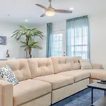 Cozy Condo Under The Palms