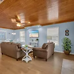 Cozy Beach House By Newman-Dailey