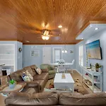 Cozy Beach House By Newman-Dailey