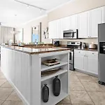 The Crescent 401
