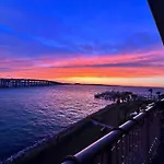 5 Star Resort 11Th Fl Stunning Sunrise 2Br 2Ba King Suite,Pools ,Shuttle Or Walk To Beach