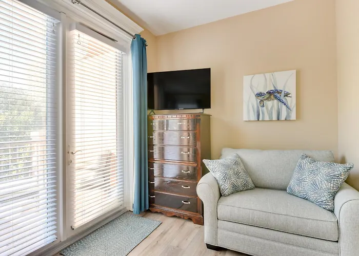 Bright And Modern Townhome Steps To Miramar Beach!