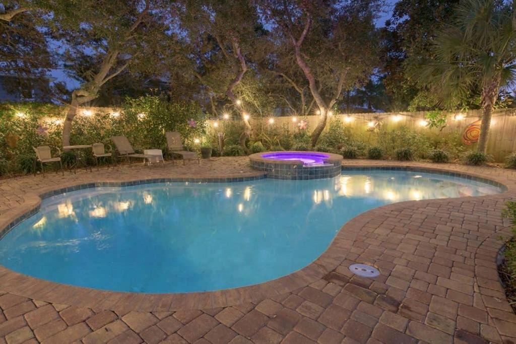 Zula Life House: Spacious Beachside Retreat With Pool And Pet-friendly Yard Holiday home *