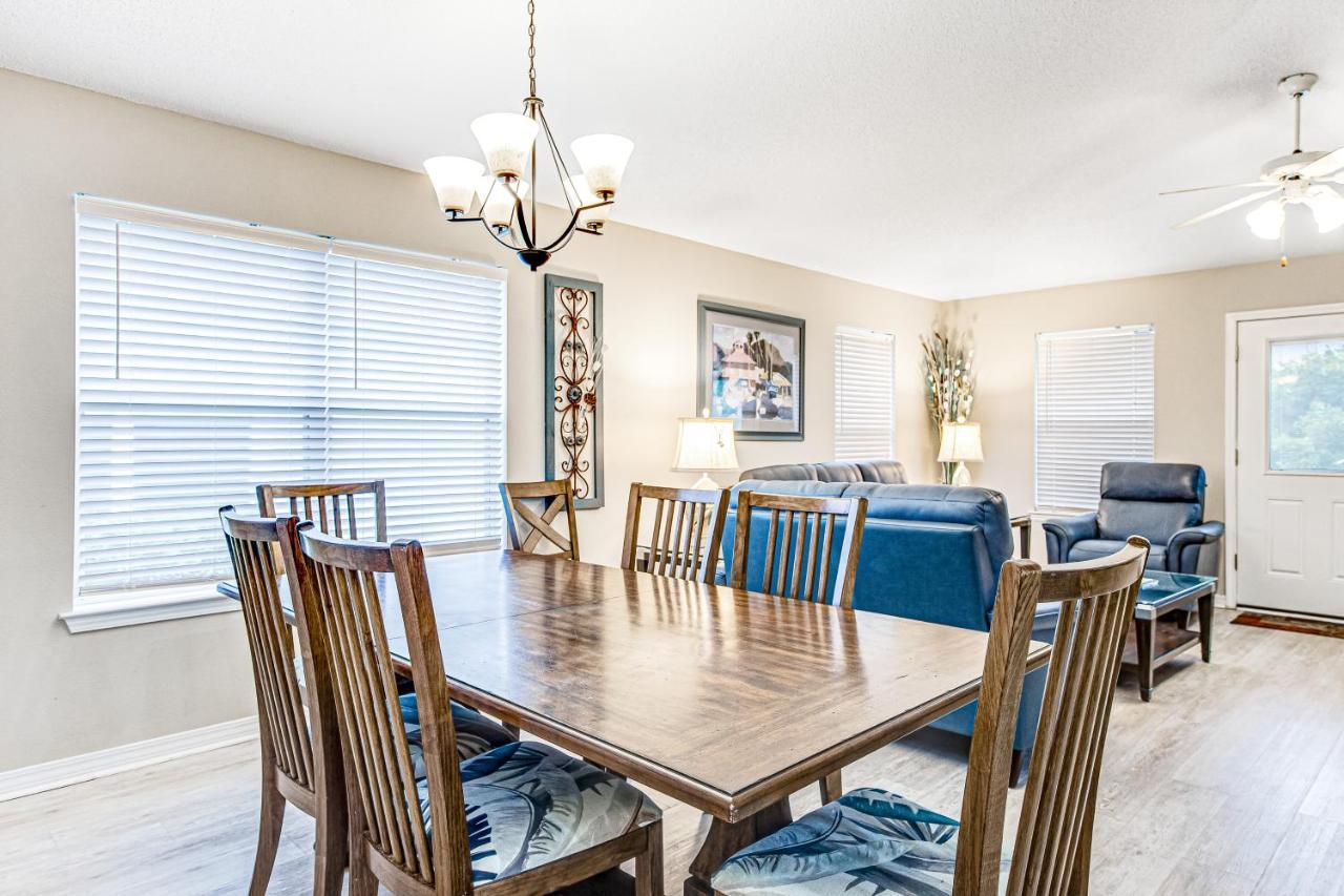 5 Bed 2 Bath Vacation In Holiday home