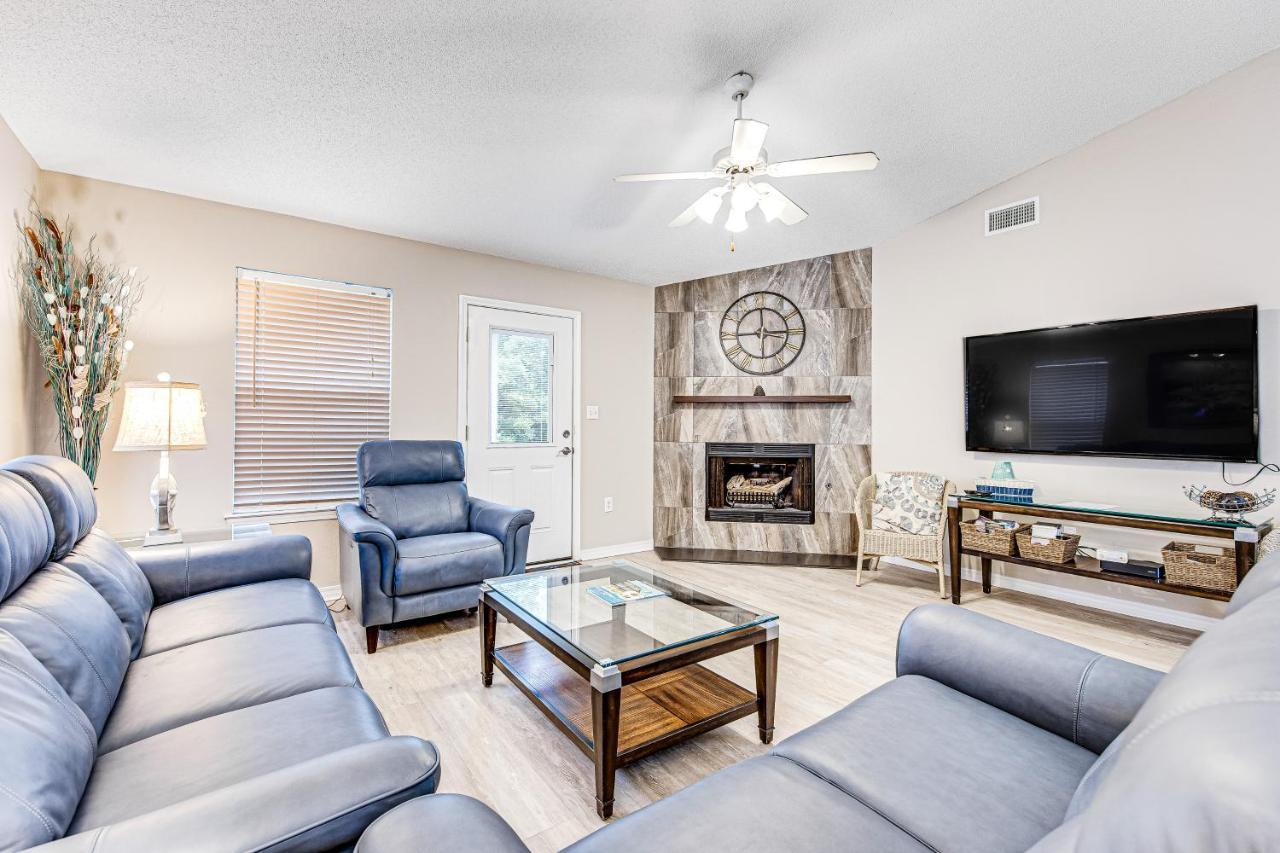 5 Bed 2 Bath Vacation In Holiday home