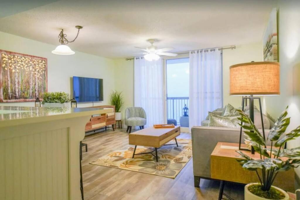 Beachfront, Oceanview, Pelican Resort, 19th Floor Apartment Destin