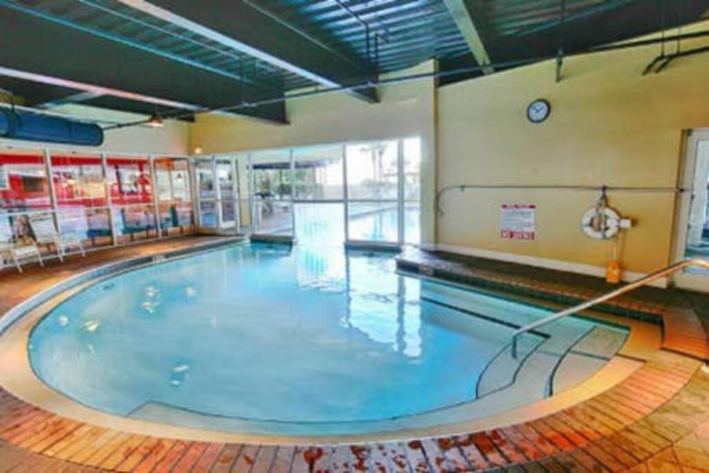 Beachfront, Oceanview, Pelican Resort, 19th Floor Apartment Destin