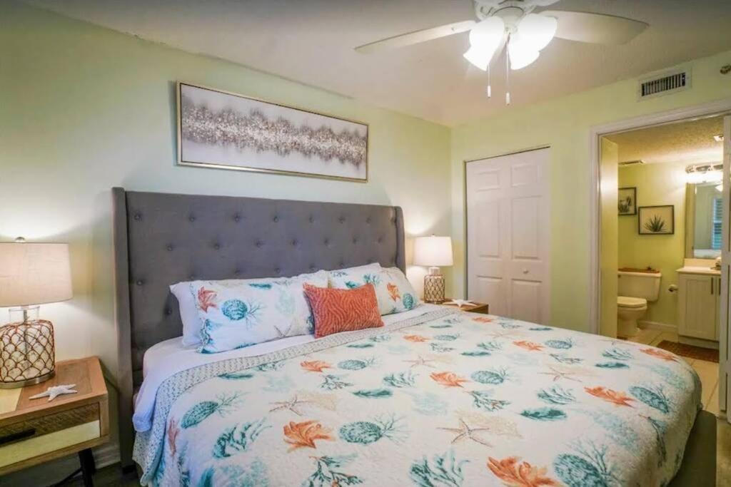 Beachfront, Oceanview, Pelican Resort, 19th Floor Apartment *
