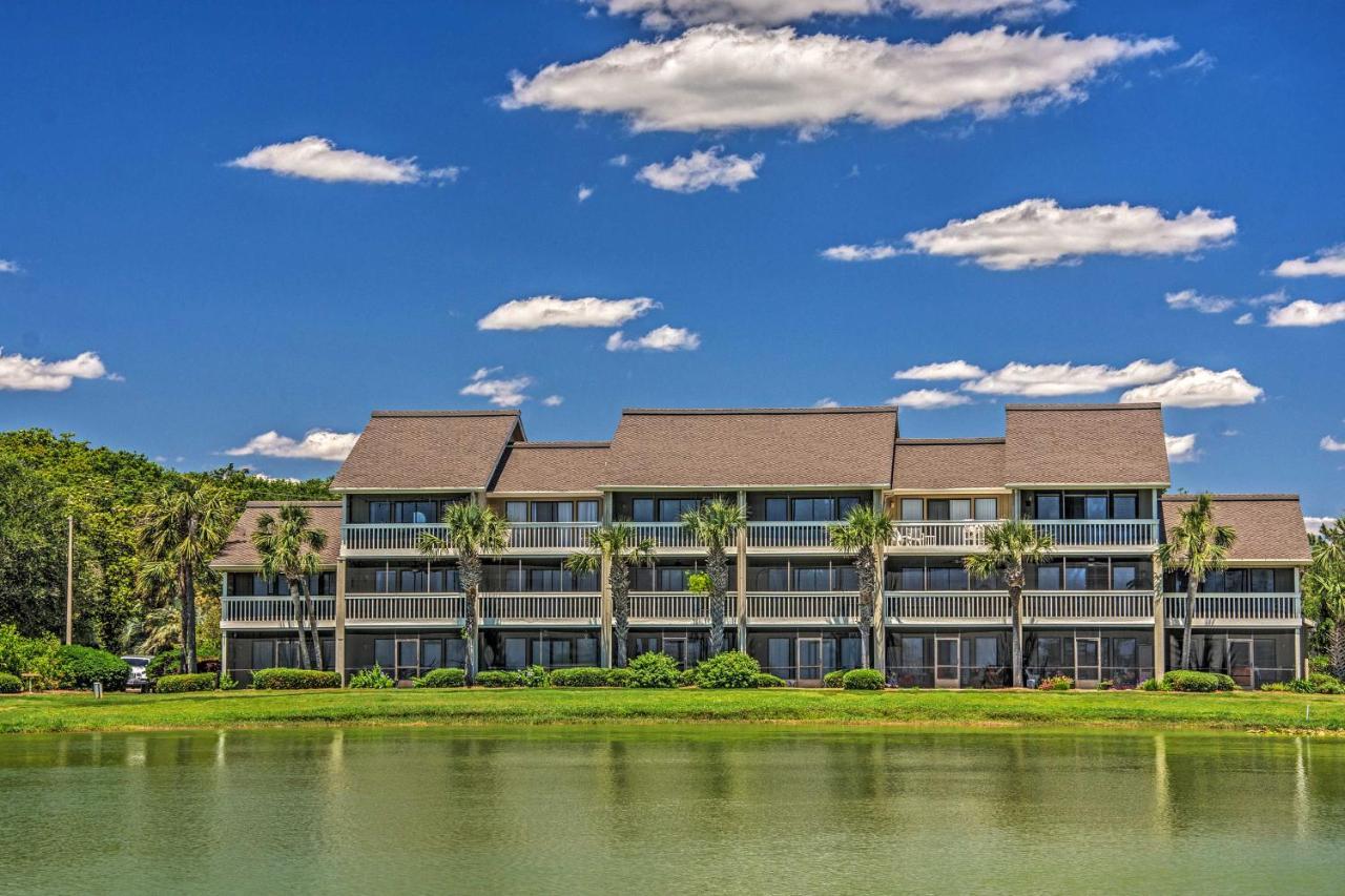 Beachy Lakefront Escape - Walk To The Shore! Villa