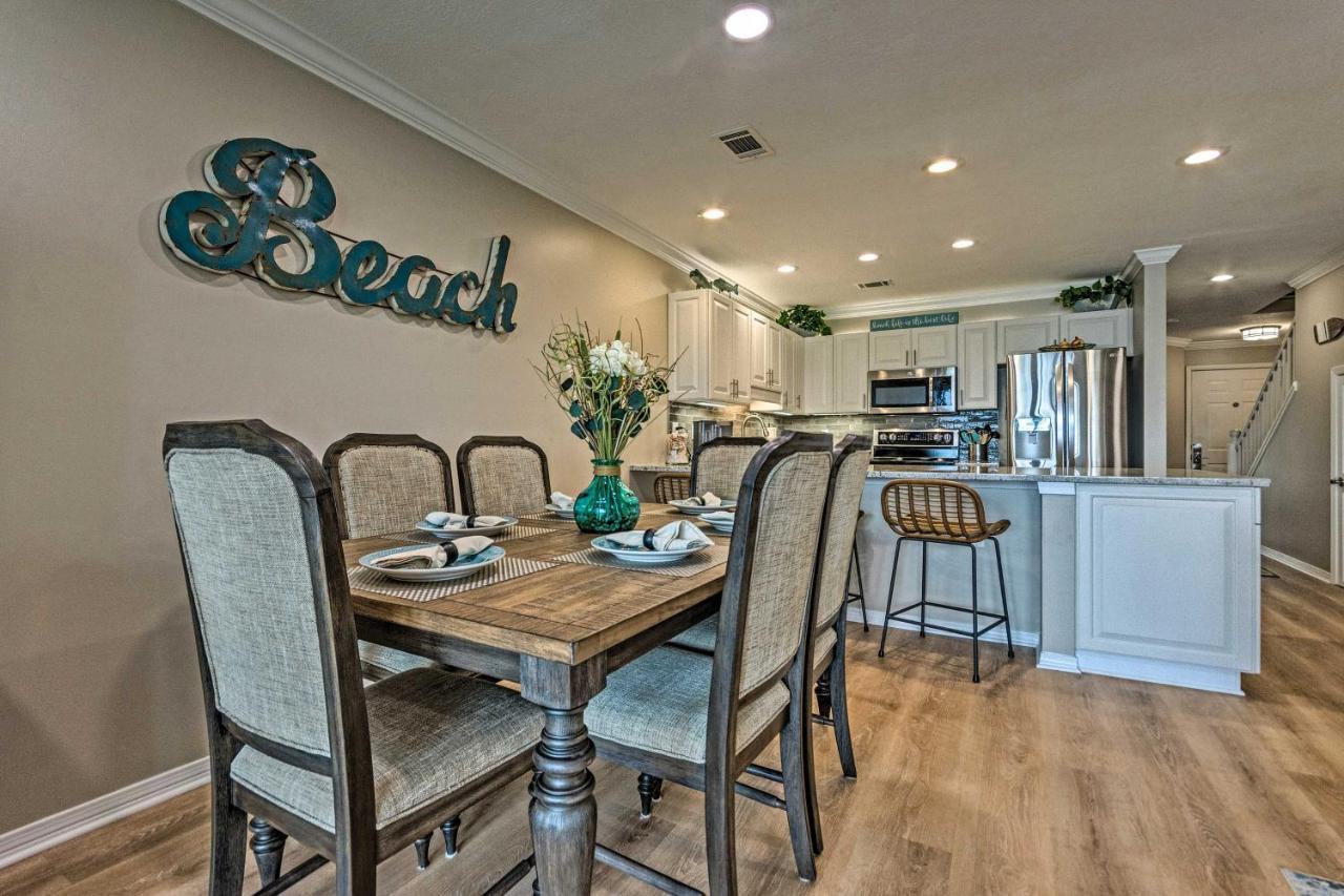 Beachy Lakefront Escape - Walk To The Shore! Destin