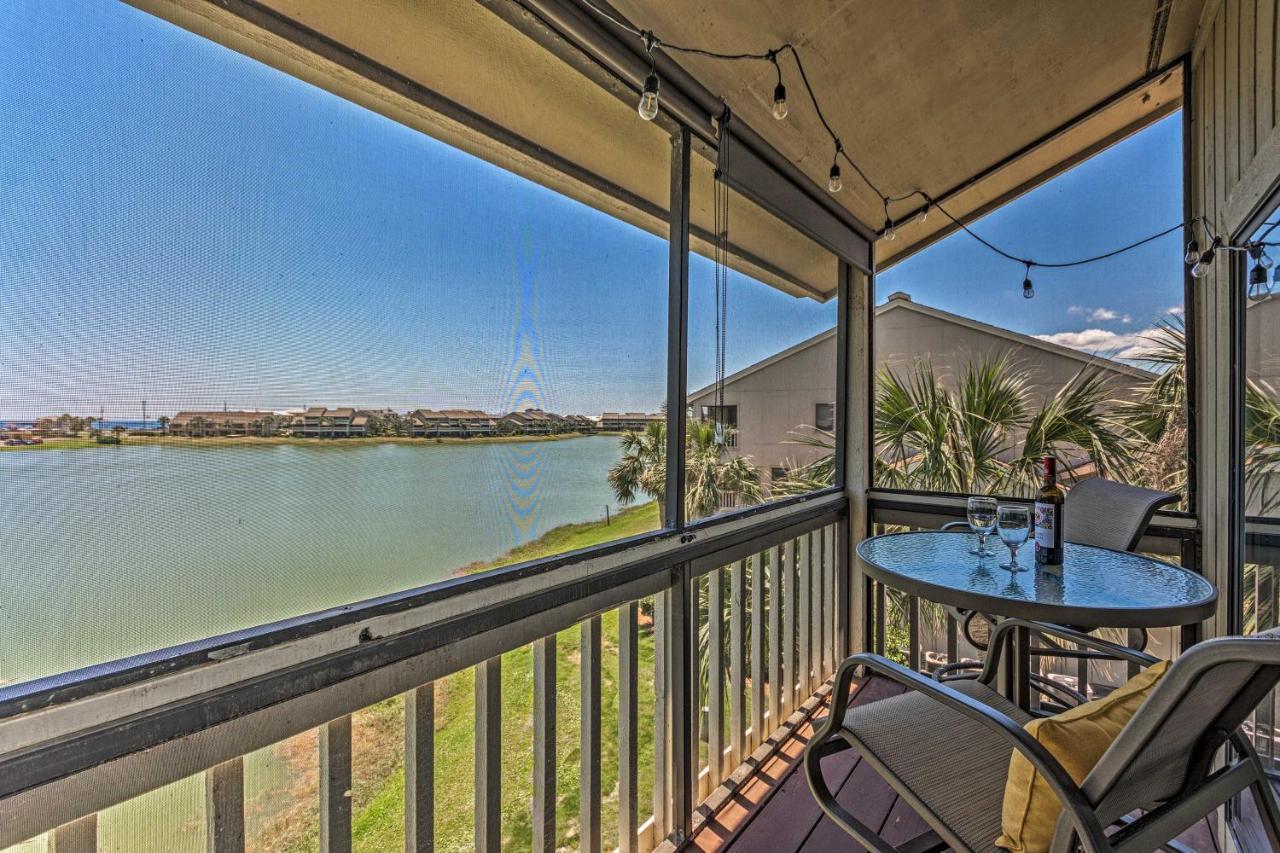 Beachy Lakefront Escape - Walk To The Shore! Destin