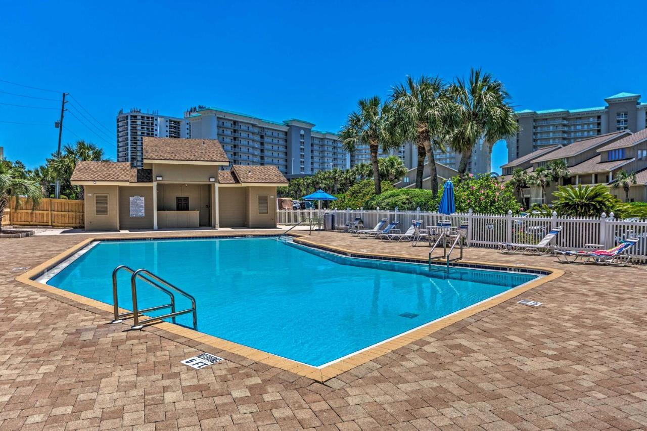 Villa Beachy Lakefront Escape - Walk To The Shore!