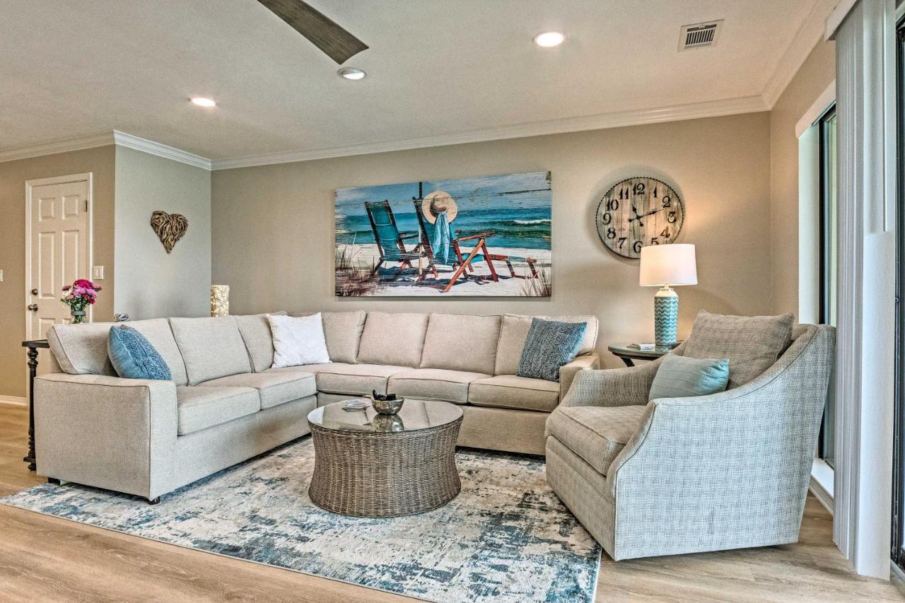 Beachy Lakefront Escape - Walk To The Shore! Destin