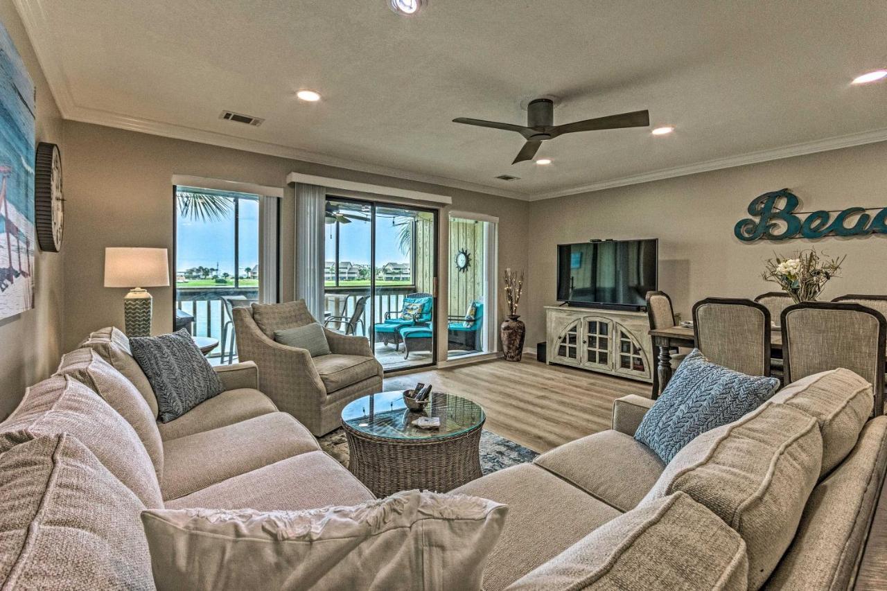 Beachy Lakefront Escape - Walk To The Shore! Villa *