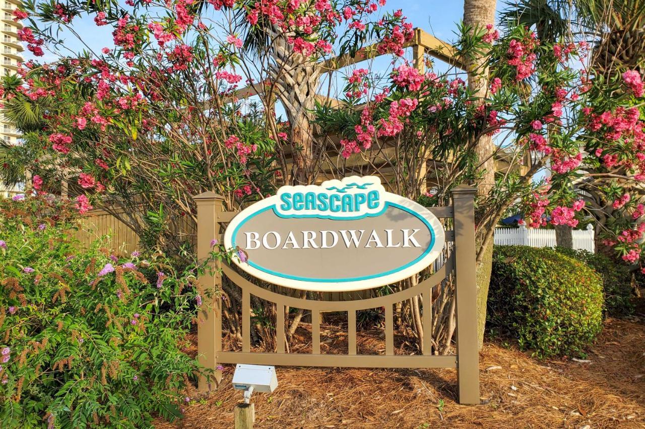 Villa Beachy Lakefront Escape - Walk To The Shore!