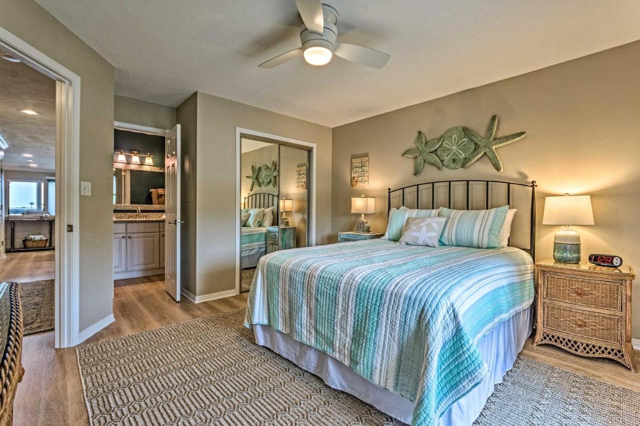Beachy Lakefront Escape - Walk To The Shore! Destin