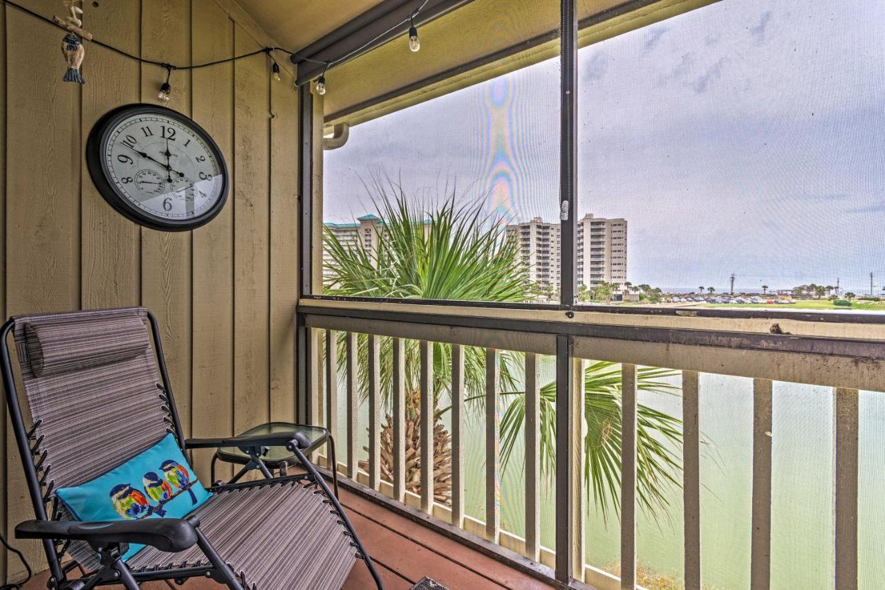 Villa Beachy Lakefront Escape - Walk To The Shore!