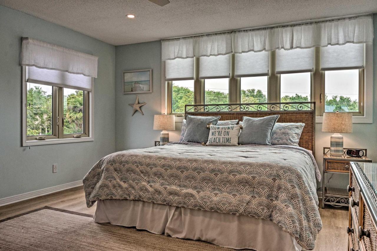 Beachy Lakefront Escape - Walk To The Shore! Villa *
