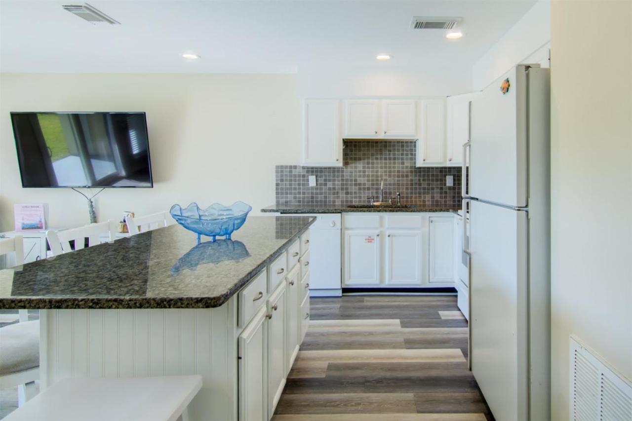 9 D, One Bedroom Apartment *