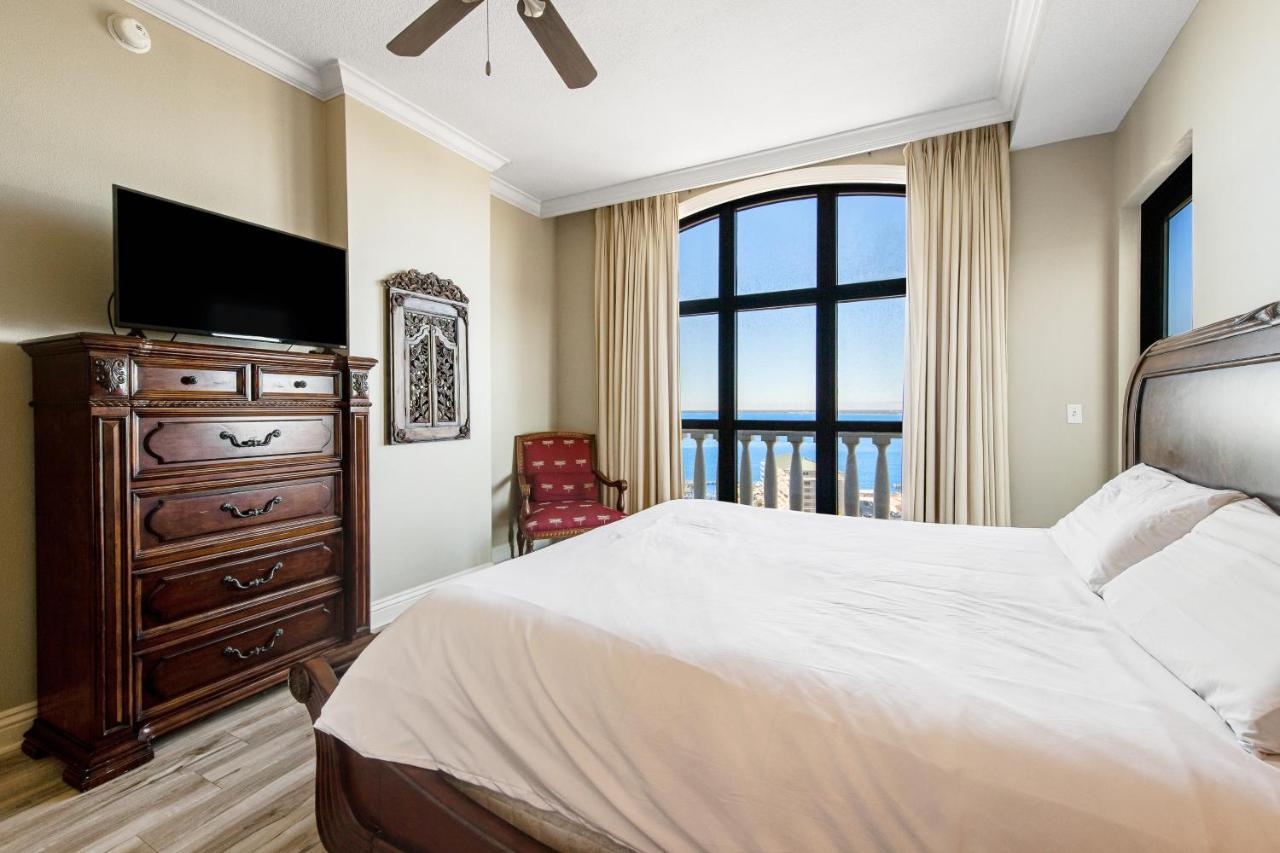 Apartment Emerald Grande Iii