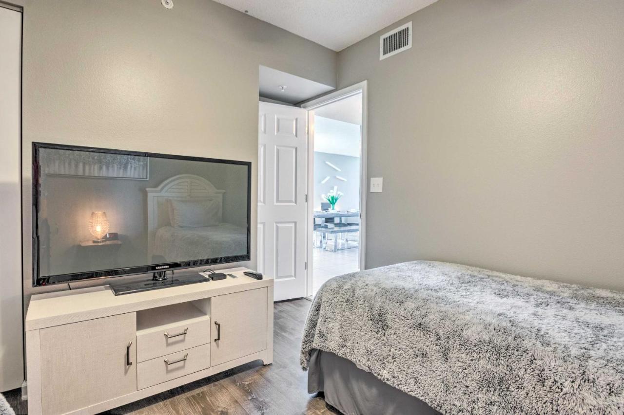 Apartment With Views, Heated Pool, And Access *